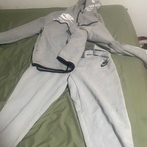 Nike tech jacket light grey jacket and pants size large mens